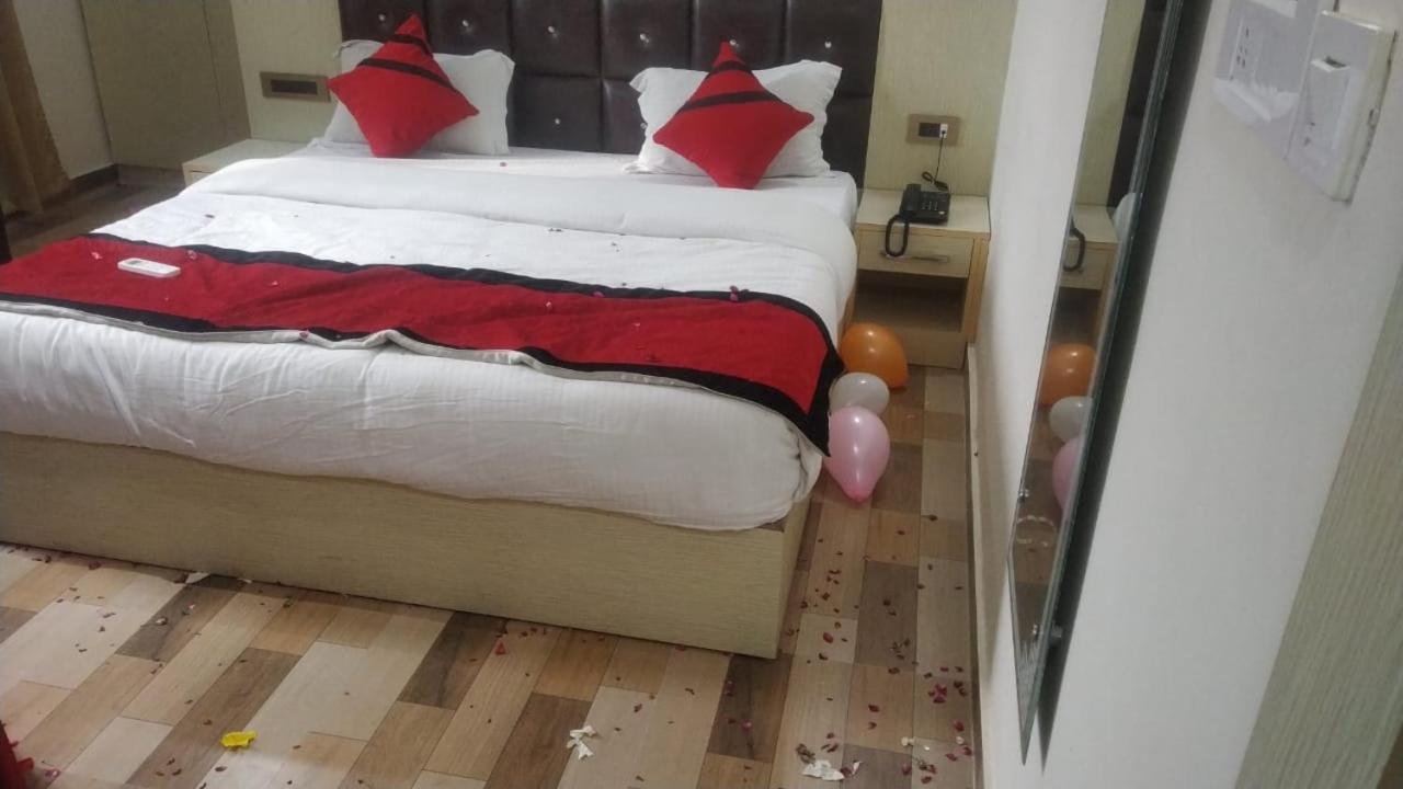 Hotel Ss Grand Лакхнау Экстерьер фото