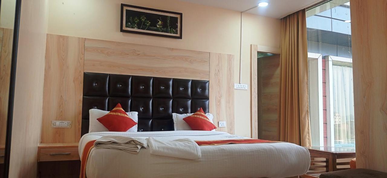 Hotel Ss Grand Лакхнау Экстерьер фото